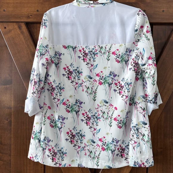 Spring lightweight blazer. Never worn. - Picture 2 of 3